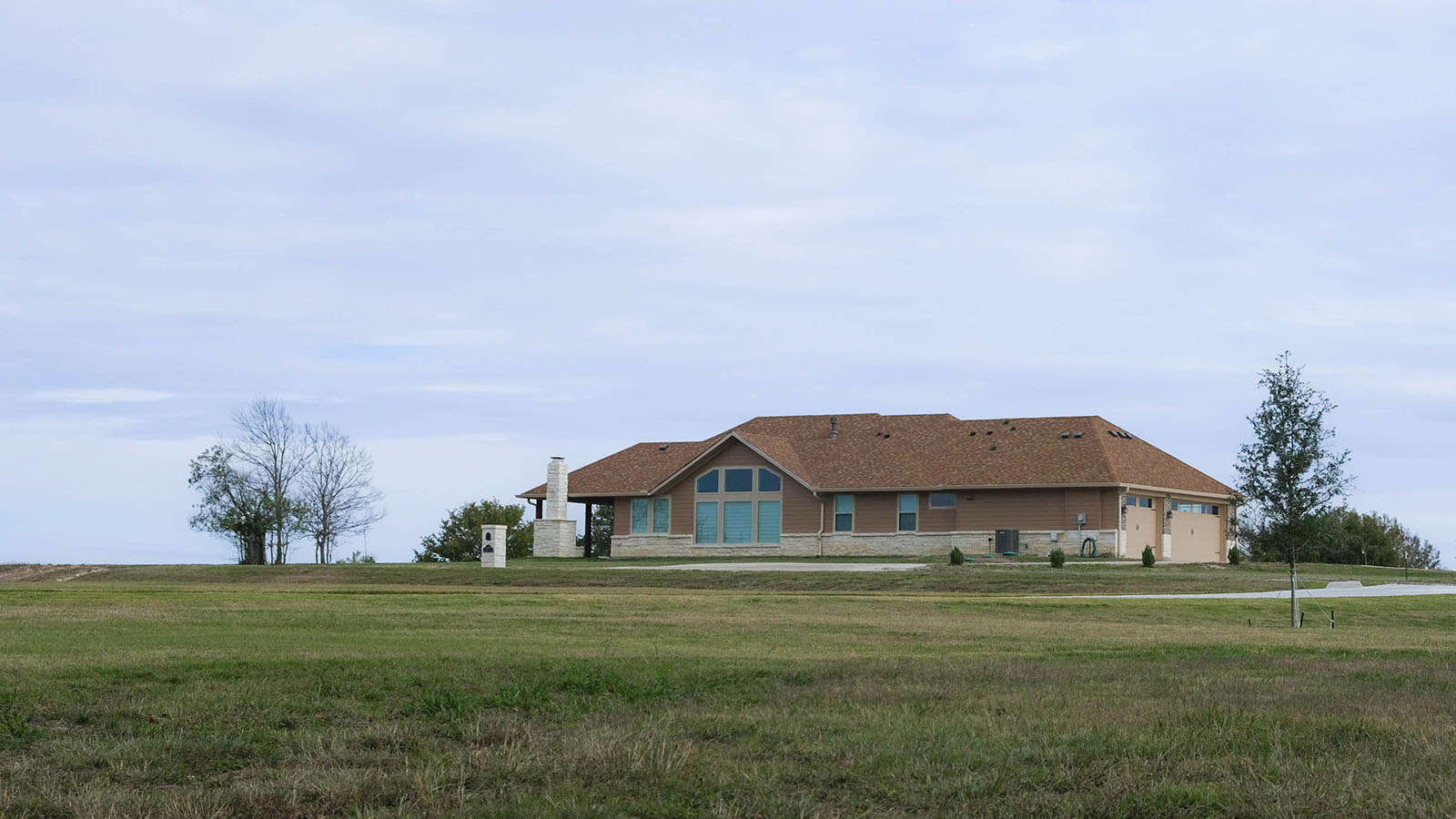 One of the homes at Sandy Cove Ranch on Richland Chambers Reservoir.